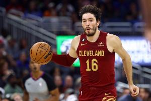 奥斯曼：詹姆斯永远都是第一个来训练的 你不可能比他更早