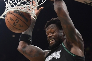 迪文：末节我告诉兰德尔让他拿球打 关键时刻他就是这样做的