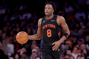 攻防一体！阿努诺比半场10中6&三分8中4砍下18分3板4助2断1帽