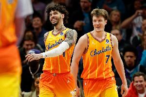 恐怖火力！黄蜂26记三分狂轰134分 大胜国王44分