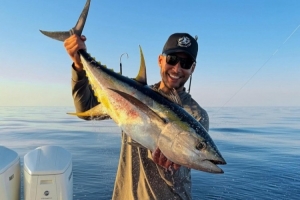 退休生活！本西晒钓到的黄色金枪鱼：在弗里波特享受垂钓乐趣