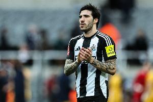 要价8000万镑！英媒：托纳利更倾向回意甲，曼联、曼城都对他有意