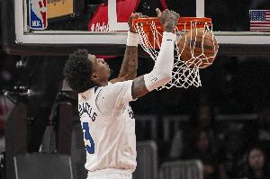 全队唯一上双！麦克丹尼尔斯半场6中4拿到10分1板2帽