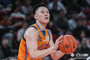 百步穿杨！李弘权半场7中6砍18分 三分6中5