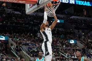 文班2月至今场均24.4分11.4板3.8帽 期间马刺23胜1负！