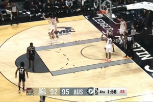 被冤枉了！杨瀚森防守造成对手投篮出界给前场球 要求挑战并成功