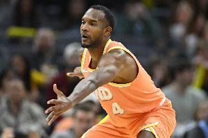 贡献太少！莫布里8中3仅拿8分5板4助 下半场5中1