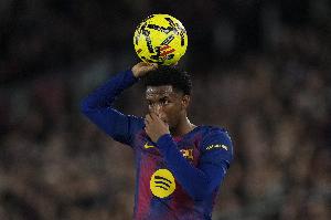 世体：曼联、曼城和维拉询问巴尔德情况，球员首要目标留在巴萨