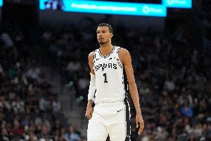 统治力！马刺已连续3场领先对手25+ 本赛季已有18次领先25+