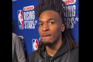 卡斯尔：文班最疯狂的瞬间就是 你传多高他都能接得到