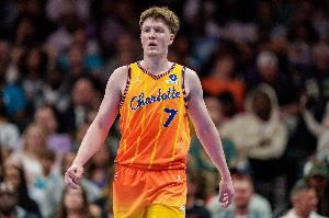 克尼佩尔4次单场25+5+5+5三分 新秀历史第二多 仅次于库里