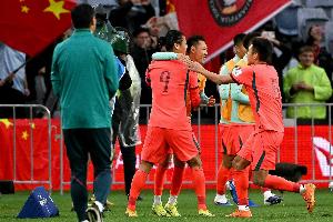 记者：今天这支国足还有一个重要特点，没一名归化，都是本土国脚