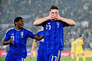 伊兰加：约克雷斯是位非常出色的球员，他能牵制住对方两位中卫