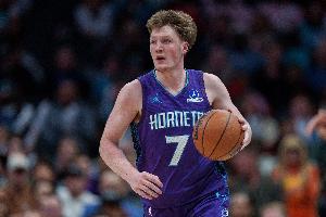 克尼佩尔：科比·怀特热爱篮球也很懂球 能和他聊很多过去的球员