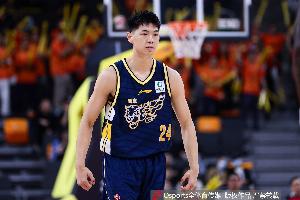 记者：本场京粤大战无疑是本赛季至今最精彩比赛 崔永熙状态可喜