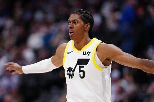 再这么打就臀部紧张！科迪威&菲利波夫斯基合砍49分 关键时刻DNP