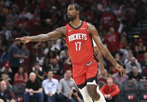 小贾巴里：伊森这场展现了个人本色 我们需要他有更多这样的表现