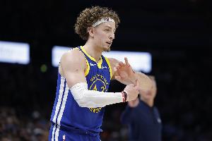 不准但很全能！波杰姆上半场8中3得到9分6板6助 三分4中1