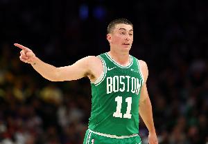 鸭王无敌！普理查德三节23分钟18中12砍32分 三分9中6