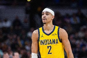 真准啊！内姆哈德底角晃开大洛命中压哨三分球