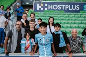 18岁中场黄振文面对中国U19替补，球员是第3代澳洲华裔、祖籍广东