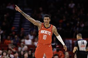 小贾巴里：我近期卡位不够好 今天带着拼劲上场 全力拼抢篮板