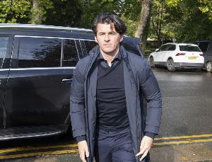 太阳报：乔伊·巴顿因涉嫌袭击罪被收监，期间还发表反穆斯林言论