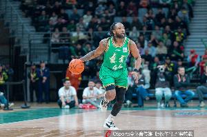 苦苦支撑！威尔斯7中6砍半场最高17分 三分5中4