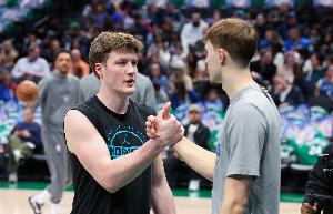 弗拉格：我和克尼佩尔交流时从不聊最佳新秀 我俩兄弟情谊永不变