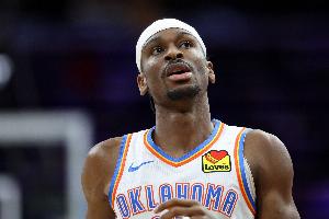 别跟自己较劲儿！亚历山大半场14中5&三分7中0拿到11分2板3助