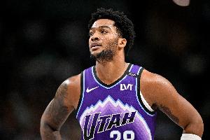 就显你俩！半场森萨博14中8拿19分 菲利波夫斯基7中6得17分4板