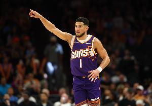 状态可以！布克半场9中5拿到14分2板4助1断1帽 正负值+23