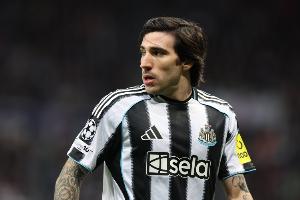 记者：曼联通过中间人与托纳利经纪人谈判，球员对转会持开放态度