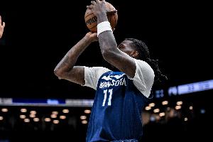 纳兹·里德进攻端梦游 芬奇：他最初投丢2个大空位 可能影响了他