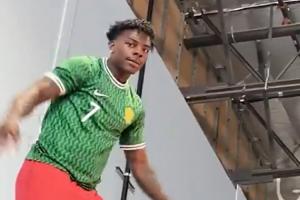 国安球迷？知名网红speed甲亢哥新视频身穿北京国安主场球衣