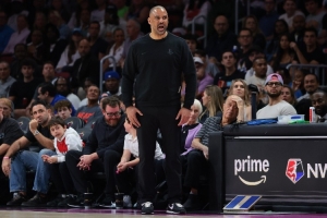 维拉纽瓦谈火箭：和执教没什么关系 他们的问题是没控卫