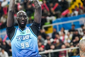 罚球7中1真过分！法尔7中4拿下9分5板1助4帽