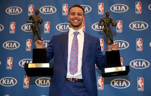 阿里纳斯：全票MVP只因库里讨喜 詹姆斯即使40+20+20也不会全票