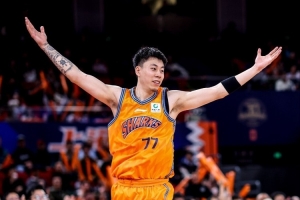 白边：张镇麟我叫他“CBA伦纳德” 偰李永炜会成CBA最好后卫之一