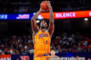 白边：NBA节奏更快 但CBA的对抗很激烈 这里的球员不会频繁假摔