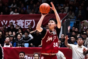 可圈可点！李悦洲进攻端很自信 10中6&三分6中3拿到15分3助