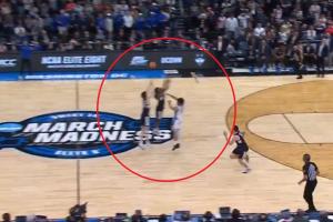 这就是疯狂三月！康大双人跃起前场抢断后Logo超远三分绝杀杜克！