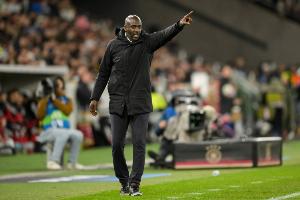 世界杯前换帅！加纳官方：球队主帅阿多下课，友谊赛五连败丢11球