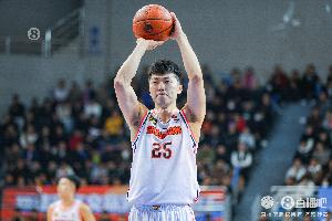 可圈可点！张皓嘉8中4拿到10分8板2助2帽 三分6中2