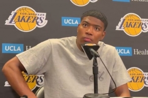 八村：看到浓眉坐在奇才替补席很惊讶 都忘了他被交易到奇才