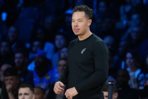 解说：马刺在一些阶段打得太松了 米奇上半场叫暂停都有点生气了