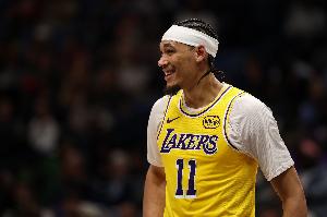 打嗨了 奖励自己一个三分！海斯20分钟8中8&1三分拿下19分7板2帽