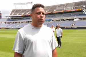 大罗探班巴西队送定心丸：我们永远是夺冠热门，必须把奖杯带回家