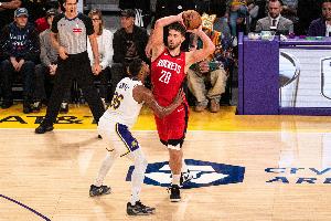 皮尔斯：火箭碰上湖人顶多赢一场 申京拿20+10根本打不疼湖人