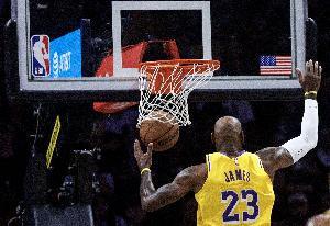 詹姆斯：我们要强势结束常规赛 不能跳过这个过程